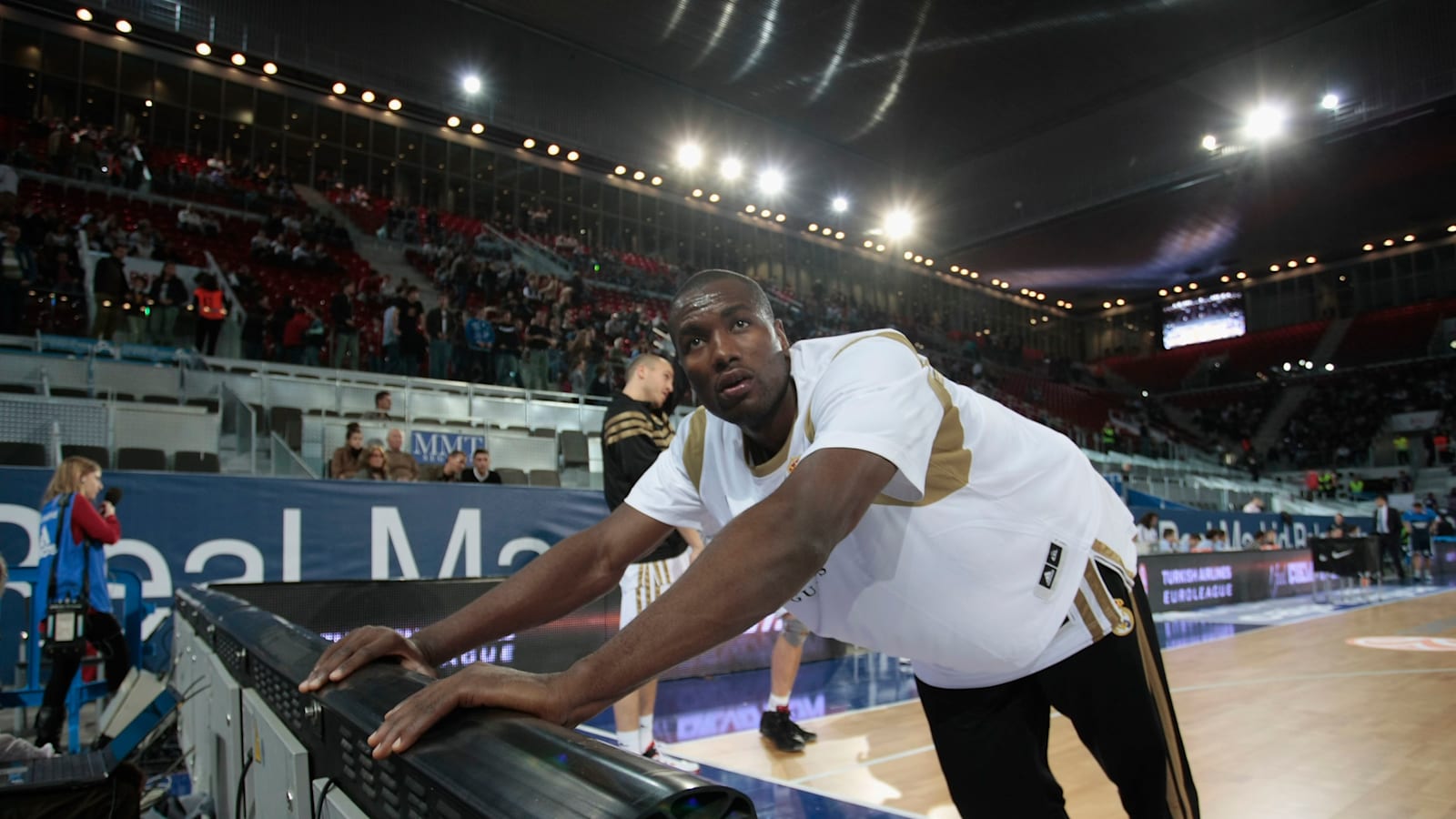 NBA champion for Munich: Serge Ibaka joins Bayern